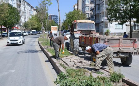 Kırşehir Belediyesi'nden Yol ve Kaldırım Çalışmaları Hızla Devam Ediyor
