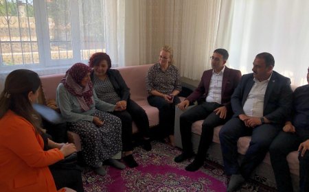 Seher Ünsal Şehit Ailesini Ziyaret Etti