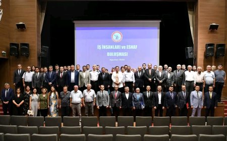 "Vali H. Mete Buhara: Kırşehir’in Kalkınması İçin Kamu Yatırımları ve Projeler Üzerine Bilgilendirme Toplantısı"