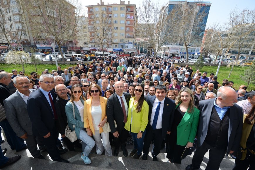 Kırşehir Belediye Başkanı Ekicioğlu Üniversite Öğrencilerine Başarı Diledi.