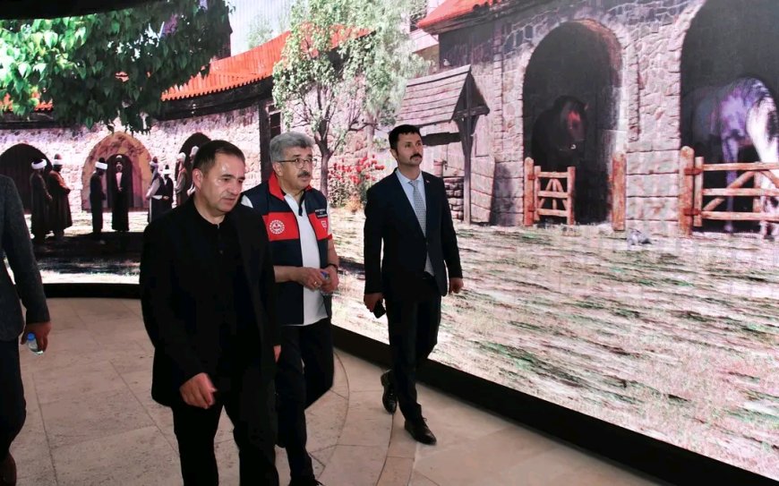 Kırşehir Valisi  Ahi Evran-ı Veli Türbesi ve Ahilik Müzesi'ni Ziyaret Etti
