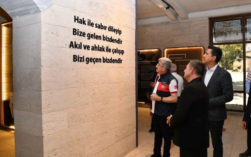Kırşehir Valisi  Ahi Evran-ı Veli Türbesi ve Ahilik Müzesi'ni Ziyaret Etti