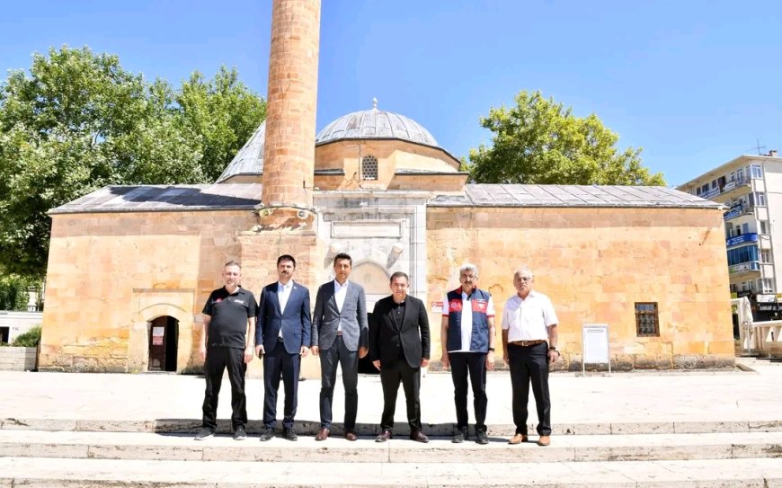 Kırşehir Valisi  Ahi Evran-ı Veli Türbesi ve Ahilik Müzesi'ni Ziyaret Etti