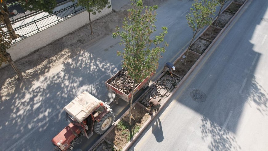 Kırşehir Belediyesi'nden Yol ve Kaldırım Çalışmaları Hızla Devam Ediyor