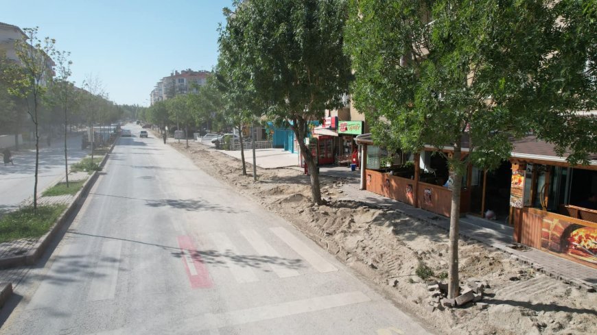 Kırşehir Belediyesi'nden Yol ve Kaldırım Çalışmaları Hızla Devam Ediyor