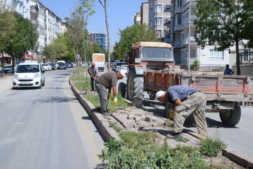 Kırşehir Belediyesi'nden Yol ve Kaldırım Çalışmaları Hızla Devam Ediyor