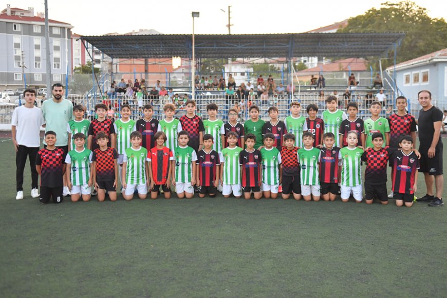 Kırşehirspor Futbol Akademisi ve Minik Kramponlar Dostluk Maçında Karşı Karşıya Geldi