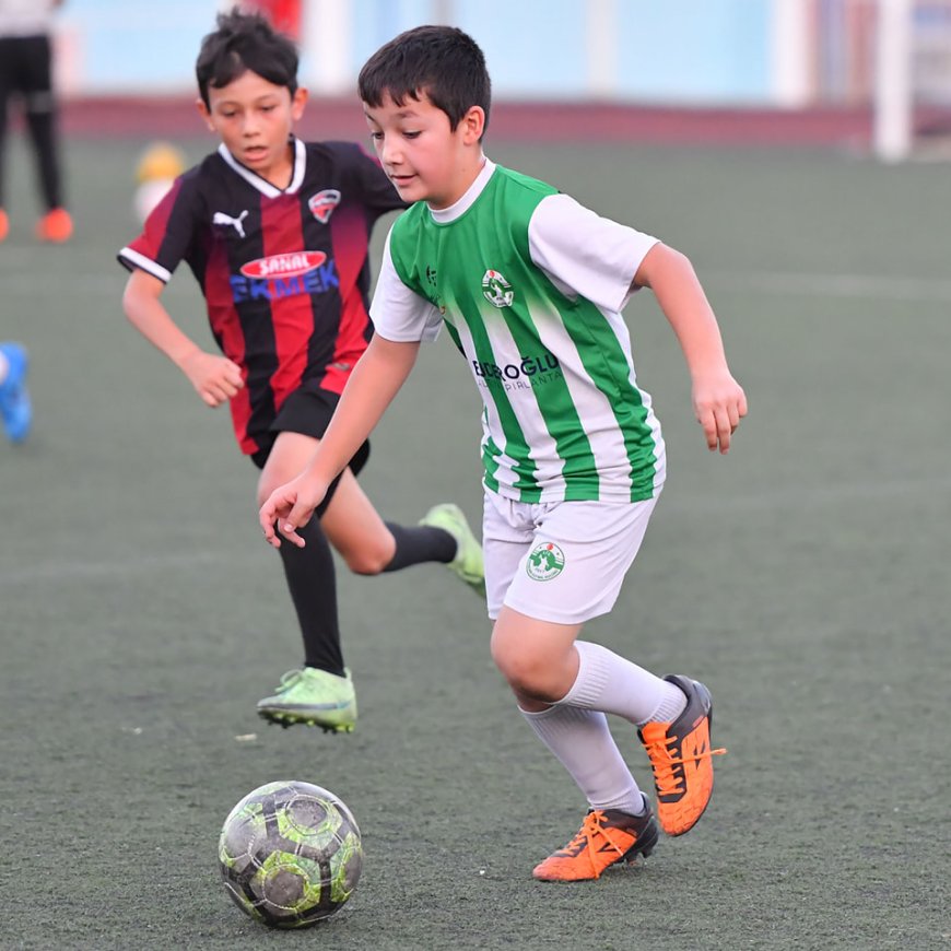 Kırşehirspor Futbol Akademisi ve Minik Kramponlar Dostluk Maçında Karşı Karşıya Geldi