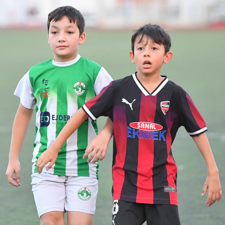 Kırşehirspor Futbol Akademisi ve Minik Kramponlar Dostluk Maçında Karşı Karşıya Geldi