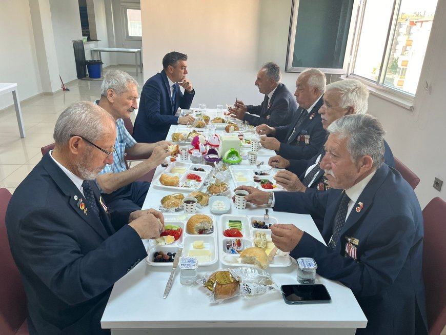 SGK Kırşehir İl Müdürü Hasan Hüseyin Şenlik, Gazilerimizi ve Emeklileri Ağırladı