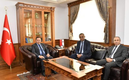 "Yeni Eğitim-Öğretim Yılı İçin Önemli İstişare: Millî Eğitim Bakanlığı Yetkilileri ve İl Milli Eğitim Müdürü Valimiz H. Mete Buhara’yı Ziyaret Etti"