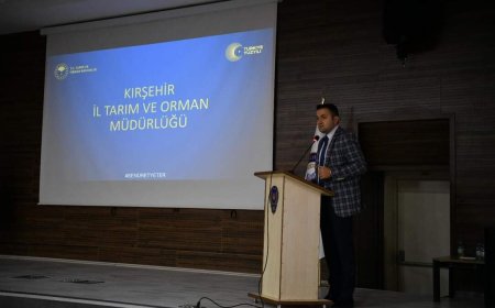 "Kırşehir Tarım ve Orman İl Müdürü Mustafa İlmeç, Kırşehir'deki Muhtarlar Toplantısında Yeni Üretim Modelini Tanıttı"
