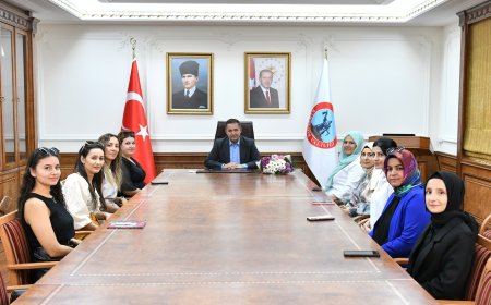 Ahi İş Kadınları Derneği Başkanı, Kırşehir Valisi H. Mete Buhara’yı Ziyaret Etti