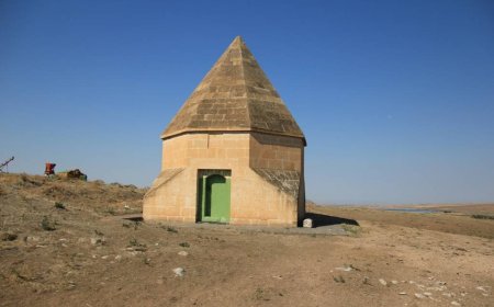 Aflak Baba Türbesi Mucur’da Ziyaretçilerini Bekliyor