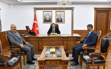 Türk Eğitim-Sen Kırşehir Şubesi'nden Vali Buhara'ya Ziyaret ve Hediye Kitap