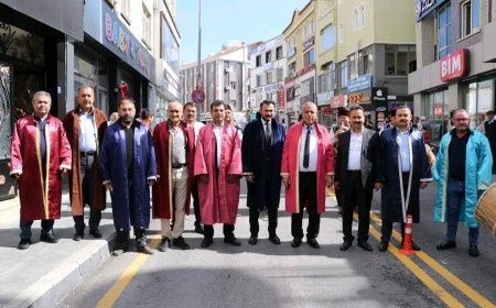 Kırşehir’de 37. Ahilik Haftası Hazırlıkları: Kırşehir Ticaret İl Müdürü İsmail Güner ve Oda başkanları, Cadde ve Çarşıları Gezerek ,Esnaf ve Sanatkarları Etkinliklere Davet Etti.
