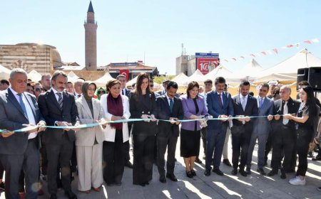 Kırşehir'de Kadın Kooperatifleri Fuarı Açıldı: 50'den Fazla Kooperatif Katıldı.