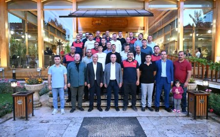 "Belediye Başkanı Ekicioğlu, İtfaiye Haftası'nda İtfaiye Personeliyle Dayanışma Yemeğinde Bir Araya Geldi"