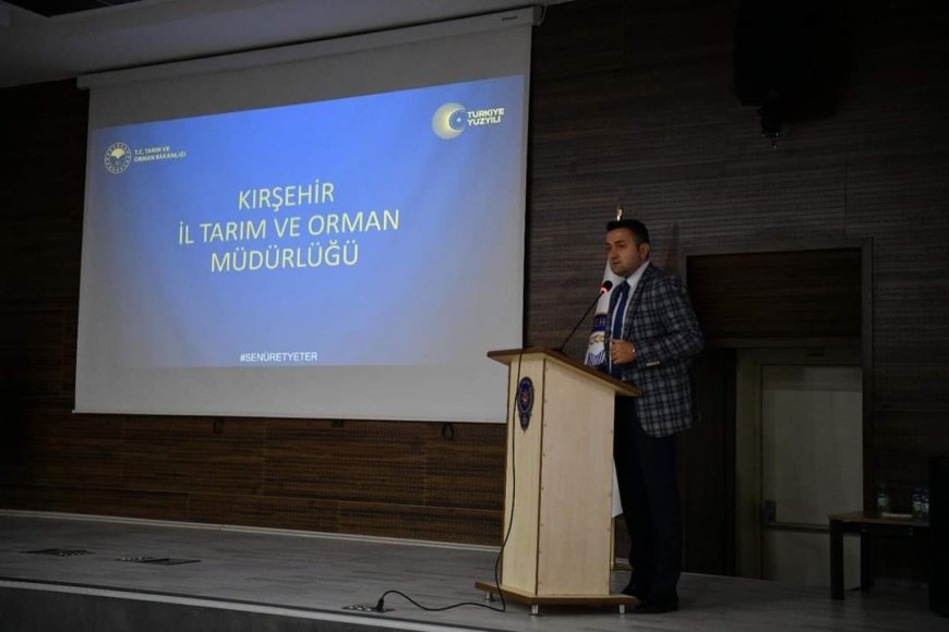 "Kırşehir Tarım ve Orman İl Müdürü Mustafa İlmeç, Kırşehir'deki Muhtarlar Toplantısında Yeni Üretim Modelini Tanıttı"