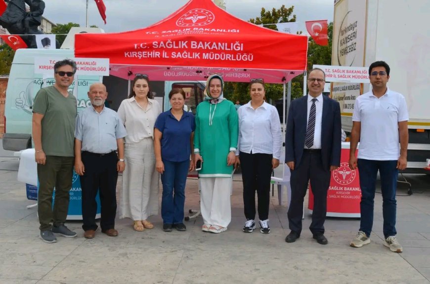 Cacabey Meydanı'nda Halk Sağlığı Haftası Etkinlikleri: İl Sağlık Müdürlüğü Standı ve Gezici Sağlık Araçları Hizmette