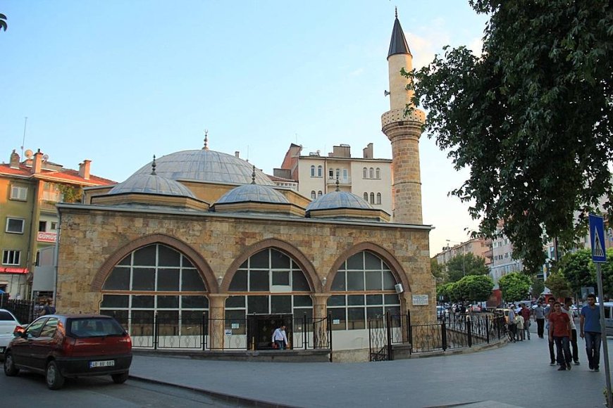Kapucu Camii: Kırşehir Merkezde Osmanlı Mimarisi