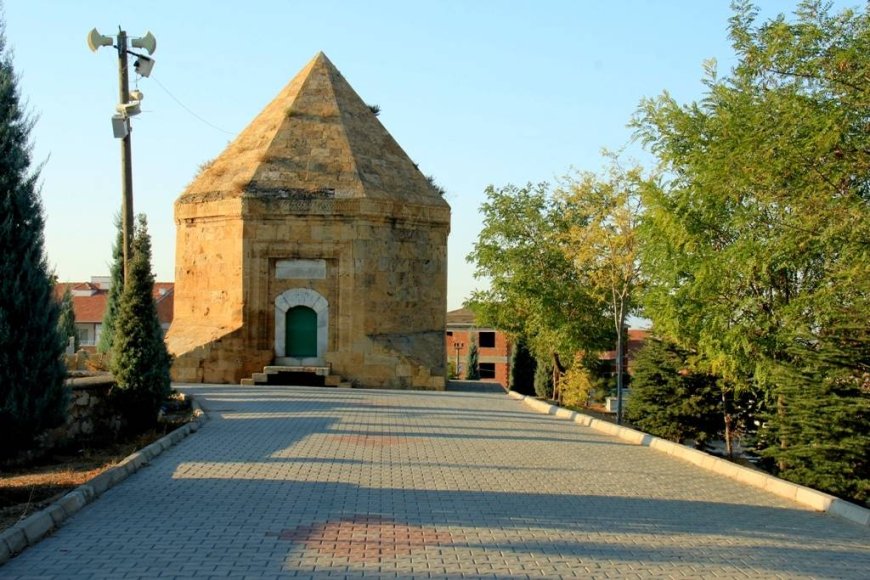 Fatma Hatun Kümbeti (Türbesi) – Kırşehir Merkez