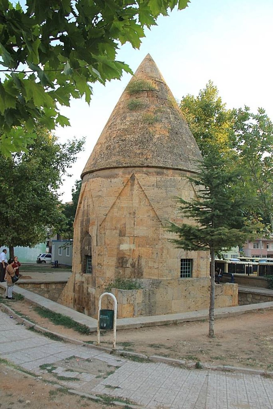 Mengücek Oğlu Behramşah (Melik Gazi) Türbesi ve Medresesi