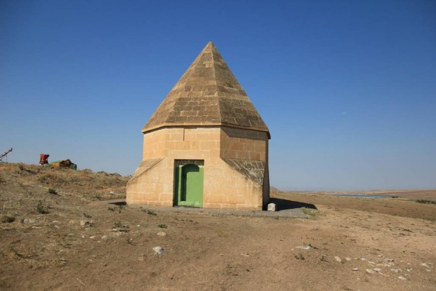 Aflak Baba Türbesi Mucur’da Ziyaretçilerini Bekliyor