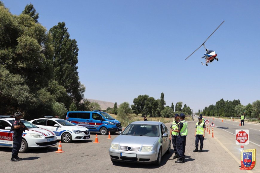Kırşehir Jandarma Trafik Denetimlerini Sürdürüyor