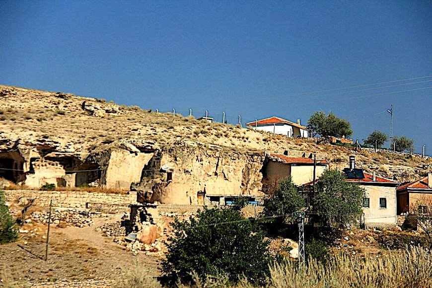 Aksaklı Kilisesi – Aksaklı Köyü, Mucur, Kırşehir