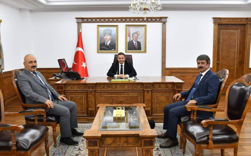 Türk Eğitim-Sen Kırşehir Şubesi'nden Vali Buhara'ya Ziyaret ve Hediye Kitap
