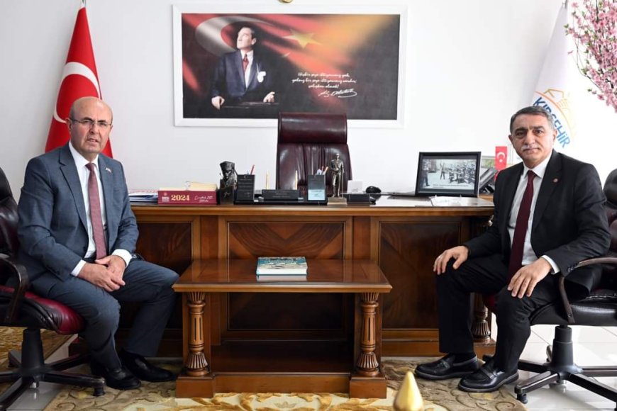 Kırşehir'de Üniversite ve Belediye İş Birliği Güçleniyor: Rektör Karahocagil'den Başkan Ekicioğlu'na Ziyaret