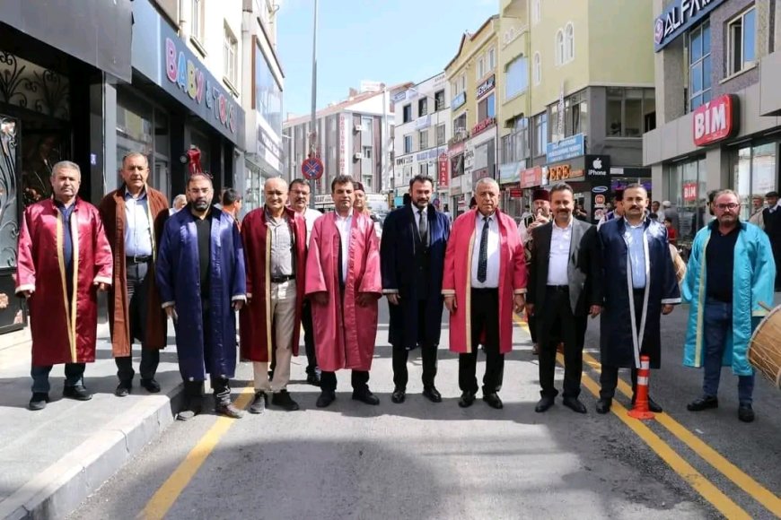 Kırşehir’de 37. Ahilik Haftası Hazırlıkları: Kırşehir Ticaret İl Müdürü İsmail Güner ve Oda başkanları, Cadde ve Çarşıları Gezerek ,Esnaf ve Sanatkarları Etkinliklere Davet Etti.