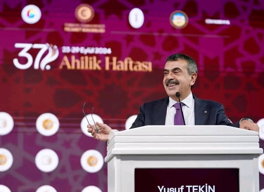 "37. Ahilik Haftası Resmî Töreni Kırşehir'de Coşkuyla Kutlandı: Milli Eğitim Bakanı Yusuf Tekin Ödülleri Takdim Etti"