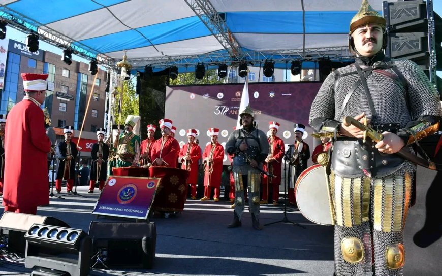 Jandarma Mehteran Bölüğü'nün Konseri, 37. Ahilik Haftası'nda Coşku Dolu Anlar Yaşattı.