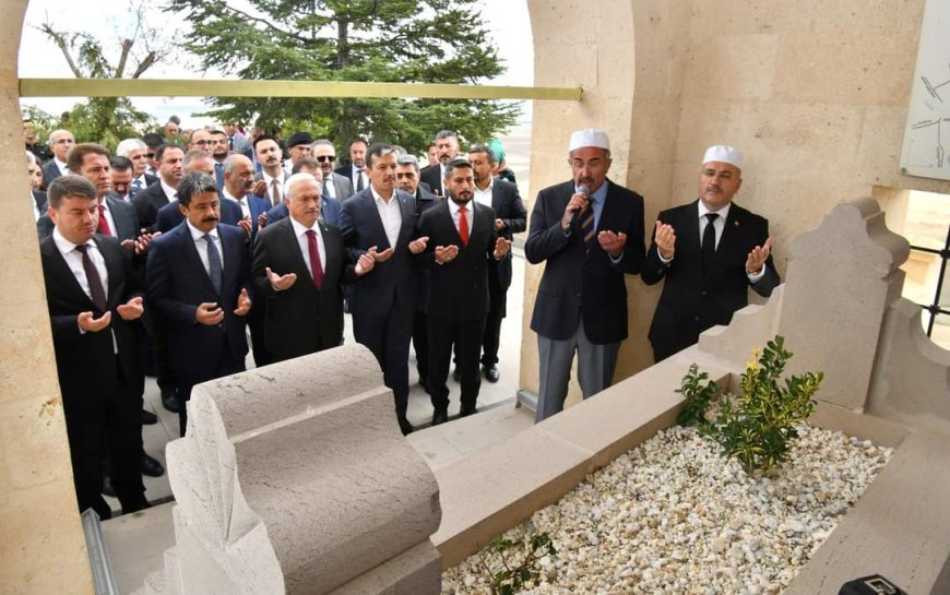 "Kırşehir ve Aksaray, Yunus Emre’yi Kabri Başında Andı."