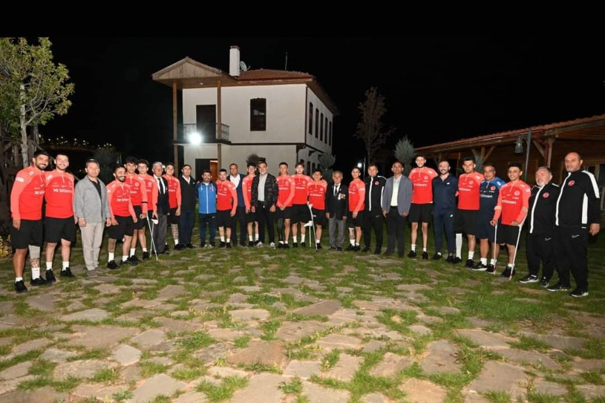 Kırşehir Belediye Başkanı Selahattin Ekicioğlu, Ampüte Futbol A Millî Takımı ile Kır-Köy Kampüsü'nde Bir Araya Geldi.