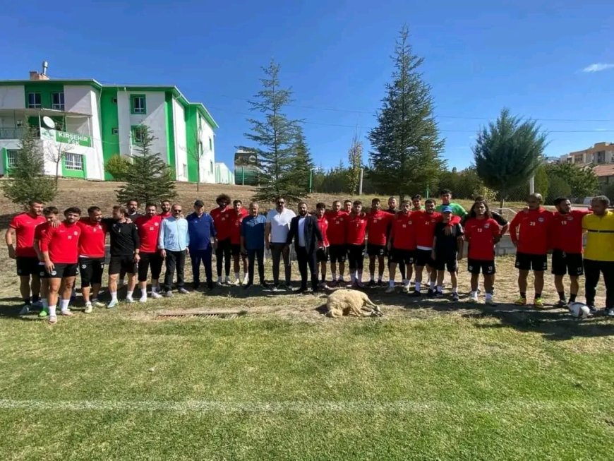 Kırşehirspor,Eskişehir Anadolu Üniversitesi Maçı Öncesi Moral İçin Kurban Kesti.