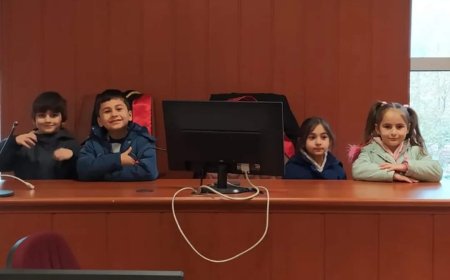 "Minik Öğrenciler Kırşehir Adliyesi'ni Ziyaret Ederek Adalet Kavramını Yerinde Keşfetti."