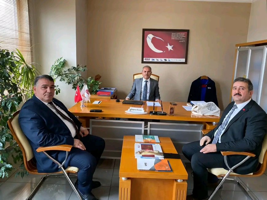 "İŞKUR Kırşehir İl Müdürü ve Ticaret ve Sanayi Odası Başkanı, Eraslanlar Güneş Enerjisi Yetkililerini Ziyaret Etti"