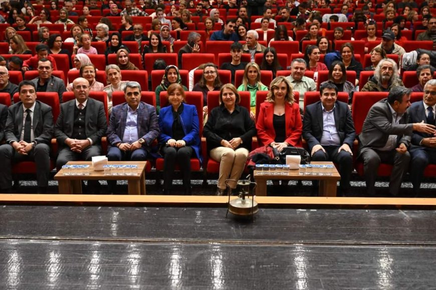 Kırşehir'de Öğretmenler Günü’nde Tarihi Coşku ve Muhteşem Bir Kültür Şöleni! "Sıra Gecesi Tadında Türküler" Konseri Salonu Almadı, Katılım Rekor Kırdı!