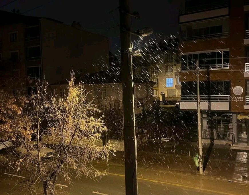 Kırşehir'de Yılın İlk Kar Yağışı Başladı, Sürücüler İçin Önemli Uyarılar Yapıldı.