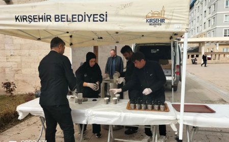 Teşekkürler Selahattin Ekicioğlu.Teşekkürler Kırşehir Belediyesi.Kırşehir Belediyesi'nden Umre Yolcularına ve Vatandaşlara Sıcak Süt İkramı : Gönüllere Dokunan Anlamlı  Uğurlama.