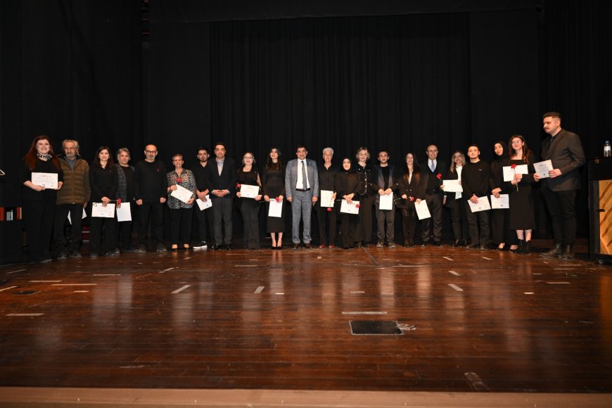 Kırşehir Belediyesi Şiir Atölyesi’nden Anlamlı Dinleti:“Dizelerde Kadın Olmak” Temalı Şiir Dinletisi Büyük Beğeni Topladı.