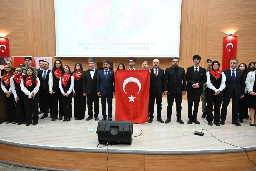 Başkan Ekicioğlu,İstiklal Marşı’nın 104. Yıl Dönümünde Anma Programına Katıldı.