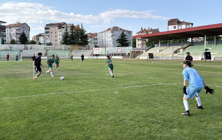 Ampute Milli Takım ile Kırşehir Kadın Futbol Takımı Karşı Karşıya Geldi